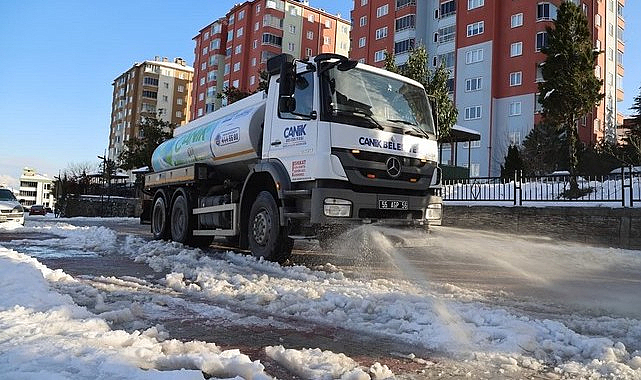 Canik'te Karla Etkin Mücadele! Solüsyon ve Tuzlama Çalışmaları Son Hız!
