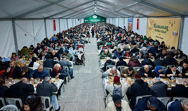 Büyükşehir Belediyesi Binlerce Kişiyi İftar Sofralarında Buluşturuyor!