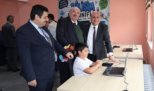 Çarşambalılar Vakfı'ndan Eğitime Büyük Destek! Köy Okuluna Bilişim Sınıfı!